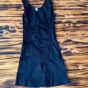 SHAPEWEAR BODY SUIT BLACK sz M NWOT